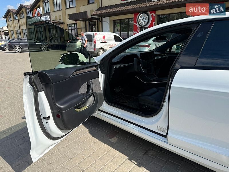 Лифтбек Tesla Model S 2022 в Виннице