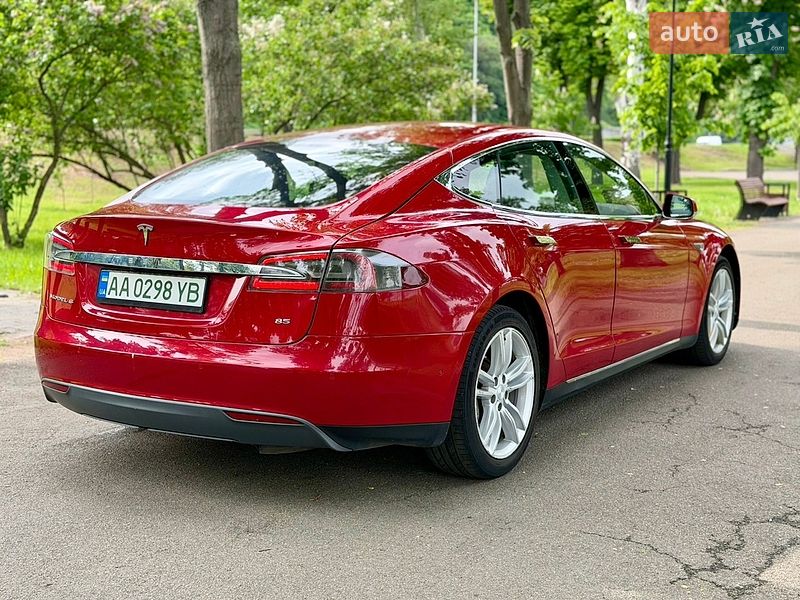 Ліфтбек Tesla Model S 2014 в Києві