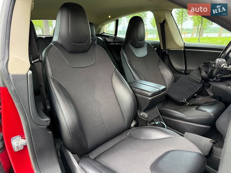 Ліфтбек Tesla Model S 2014 в Києві