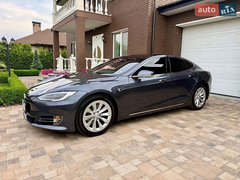 Ліфтбек Tesla Model S 2018 в Києві