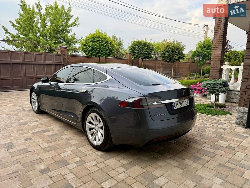 Ліфтбек Tesla Model S 2018 в Києві
