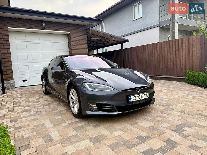 Ліфтбек Tesla Model S 2018 в Києві