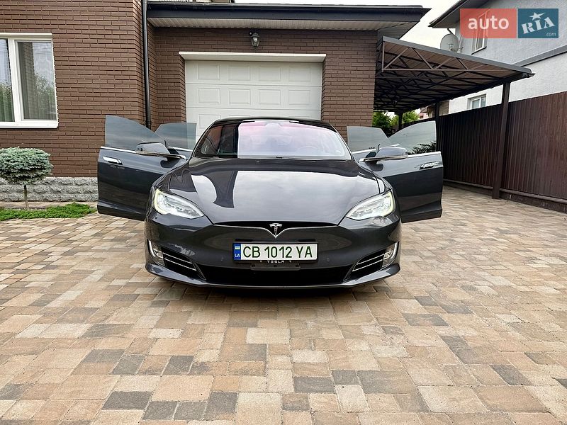 Ліфтбек Tesla Model S 2018 в Києві