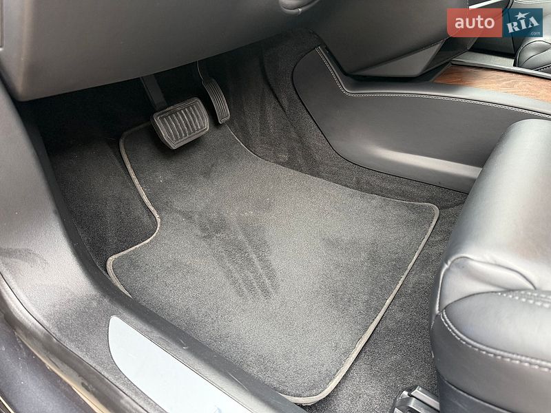 Ліфтбек Tesla Model S 2018 в Києві