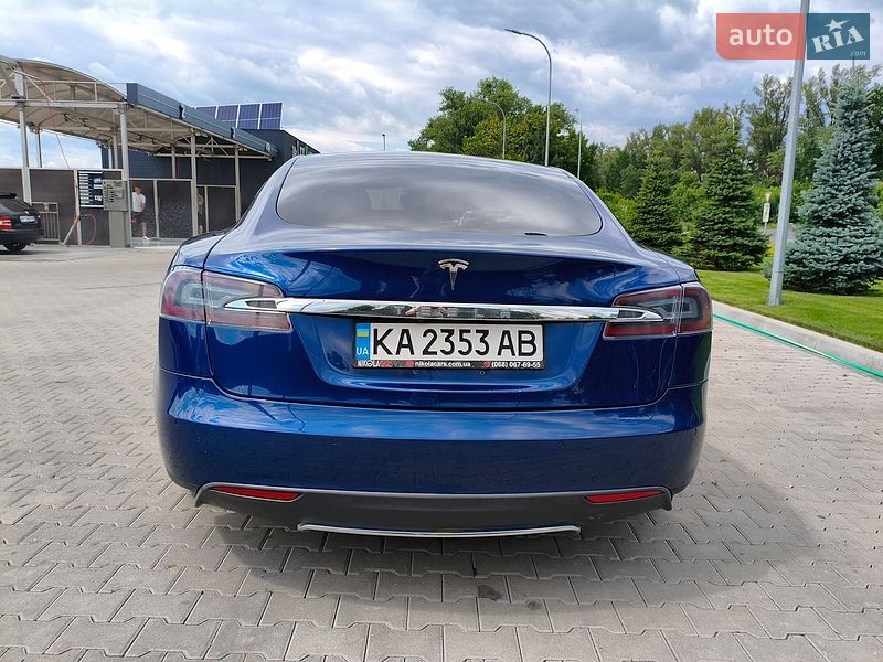 Лифтбек Tesla Model S 2015 в Киеве
