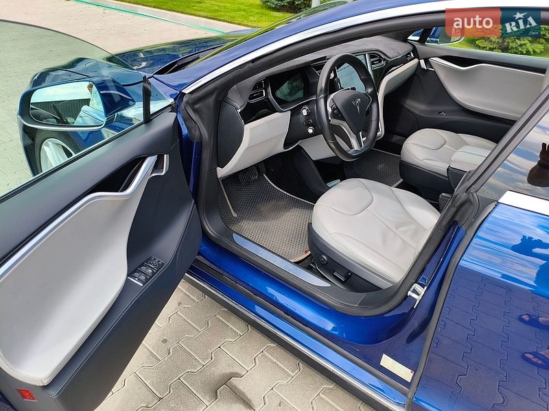 Лифтбек Tesla Model S 2015 в Киеве