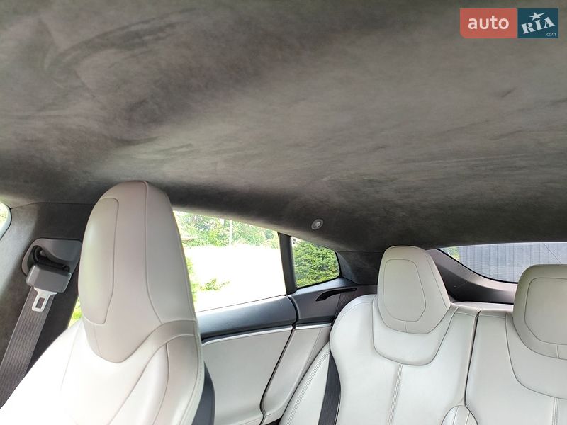 Лифтбек Tesla Model S 2015 в Киеве