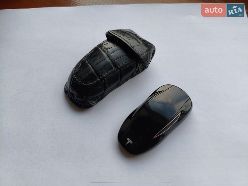 Лифтбек Tesla Model S 2015 в Киеве