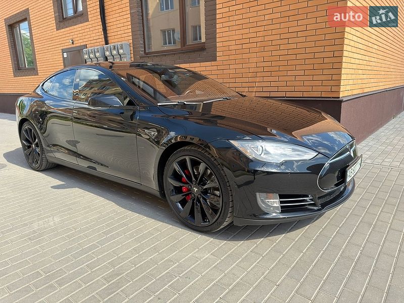 Лифтбек Tesla Model S 2014 в Виннице
