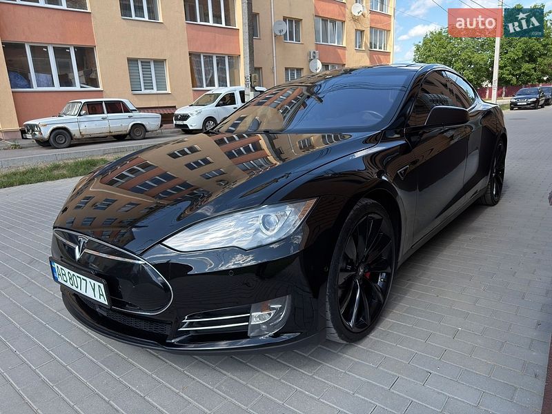 Лифтбек Tesla Model S 2014 в Виннице
