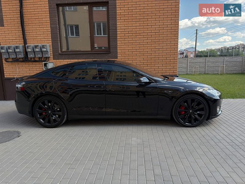 Лифтбек Tesla Model S 2014 в Виннице