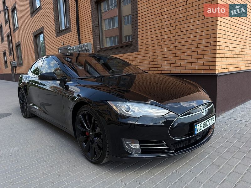 Лифтбек Tesla Model S 2014 в Виннице