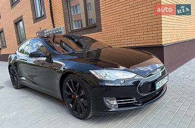 Лифтбек Tesla Model S 2014 в Виннице