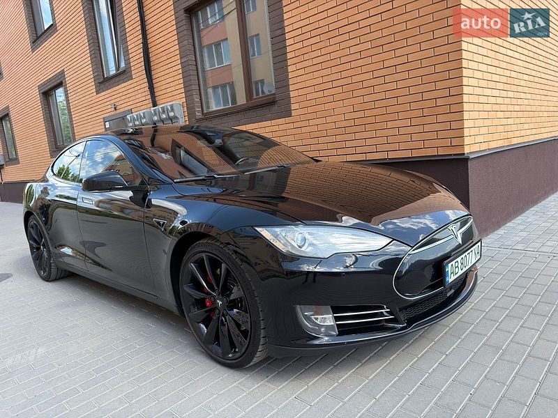 Лифтбек Tesla Model S 2014 в Виннице