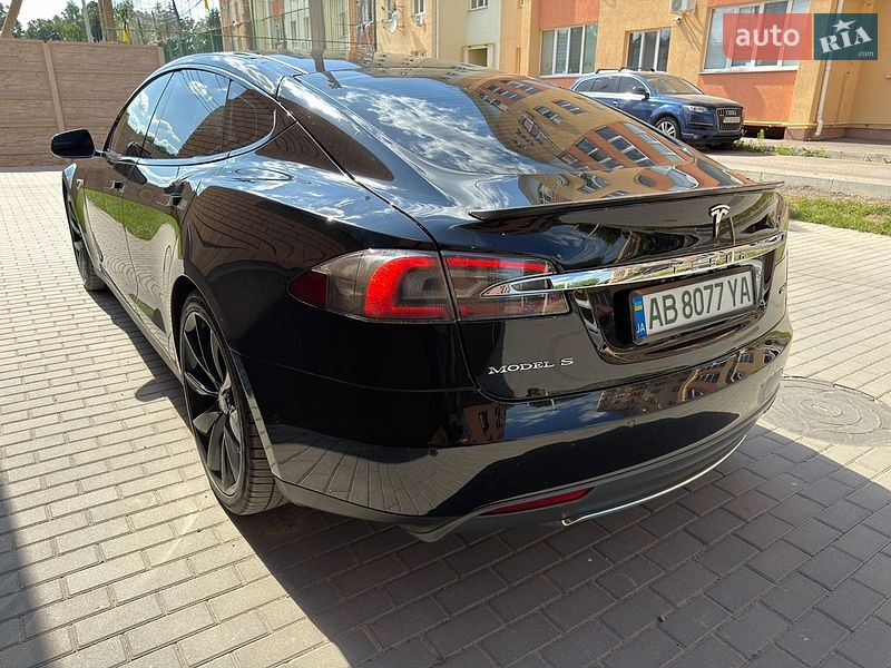 Лифтбек Tesla Model S 2014 в Виннице