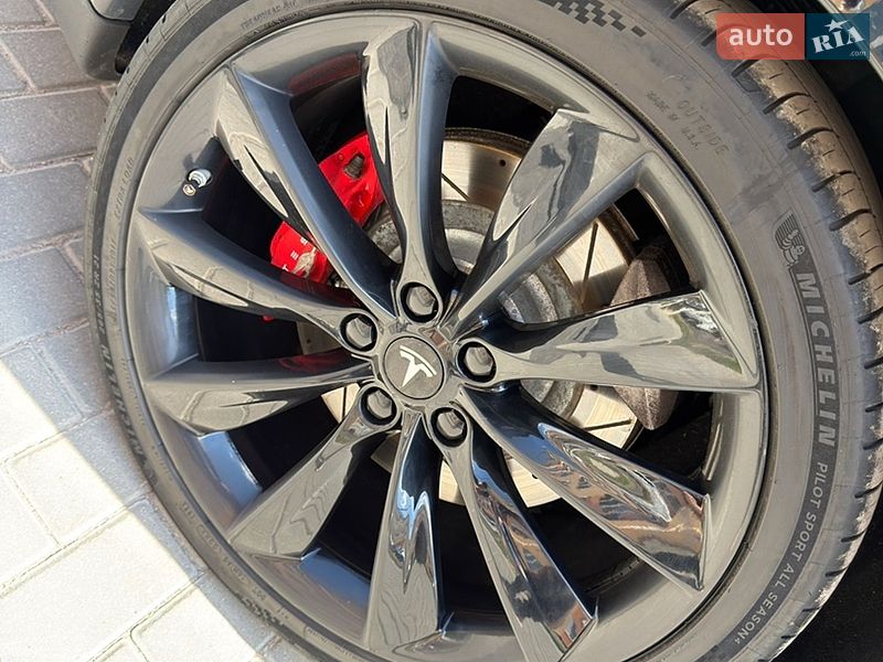 Лифтбек Tesla Model S 2014 в Виннице