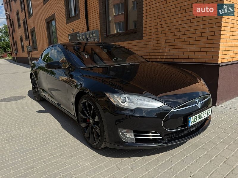 Лифтбек Tesla Model S 2014 в Виннице