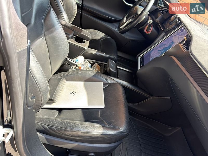 Лифтбек Tesla Model S 2014 в Виннице