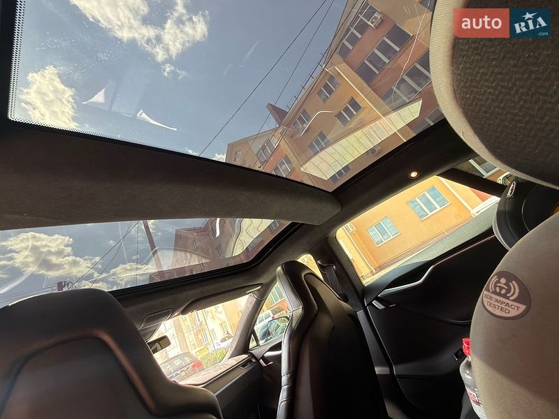 Лифтбек Tesla Model S 2014 в Виннице
