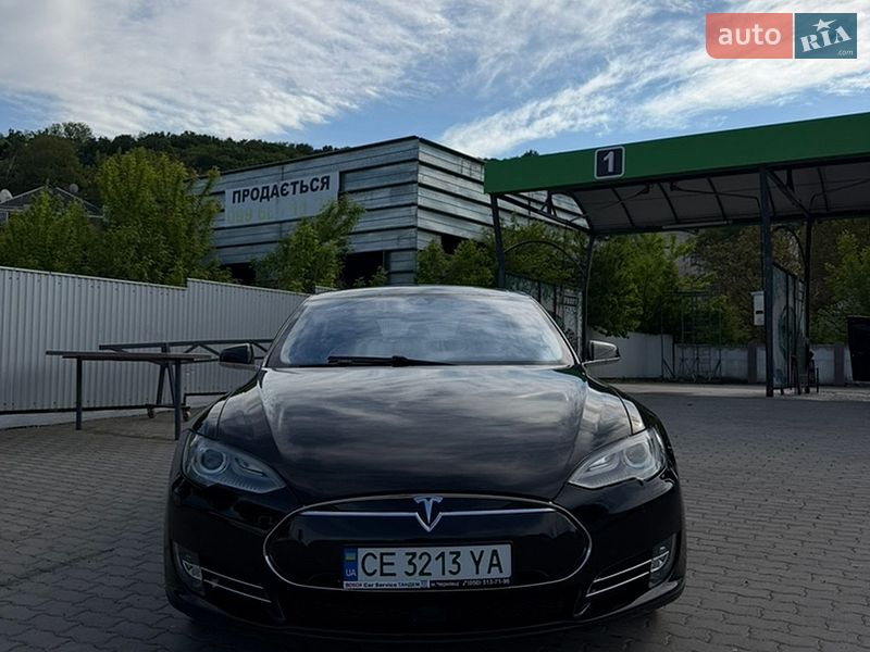 Tesla Model S 2015