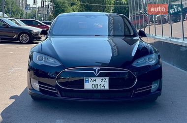Лифтбек Tesla Model S 2015 в Киеве