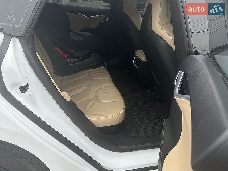 Ліфтбек Tesla Model S 2014 в Виноградові