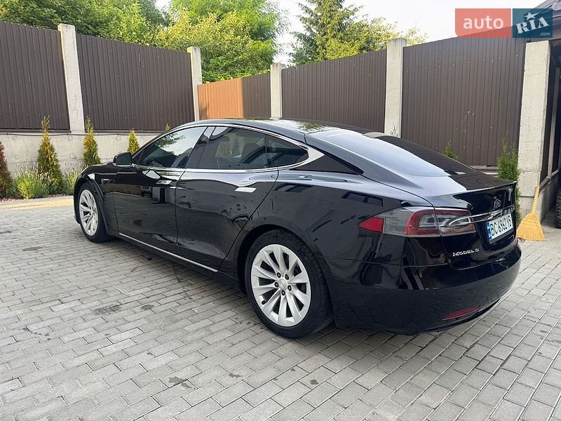 Лифтбек Tesla Model S 2016 в Львове