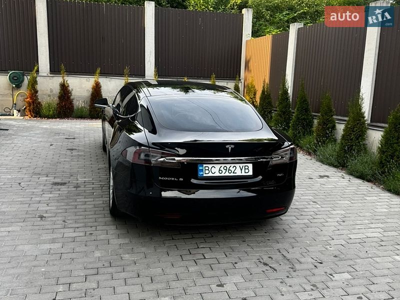 Лифтбек Tesla Model S 2016 в Львове
