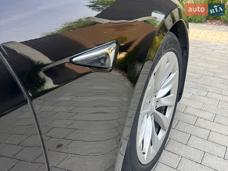 Лифтбек Tesla Model S 2016 в Львове