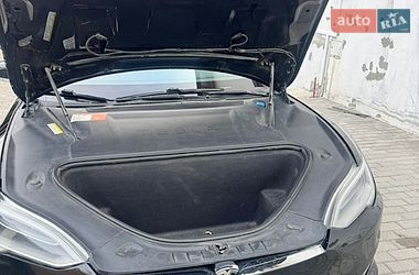 Лифтбек Tesla Model S 2016 в Львове