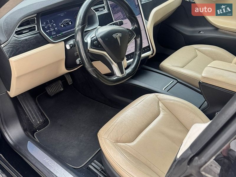 Лифтбек Tesla Model S 2016 в Львове