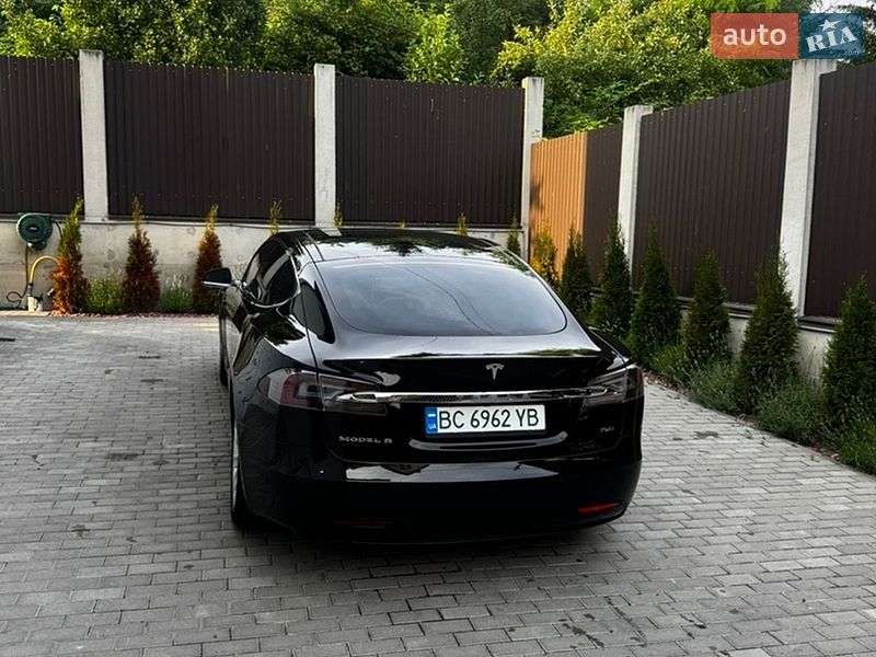 Лифтбек Tesla Model S 2016 в Львове
