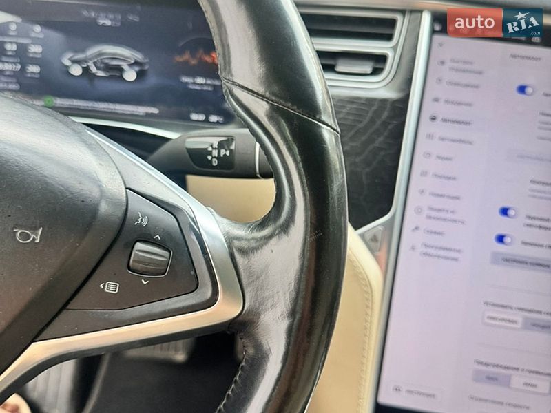 Лифтбек Tesla Model S 2016 в Львове