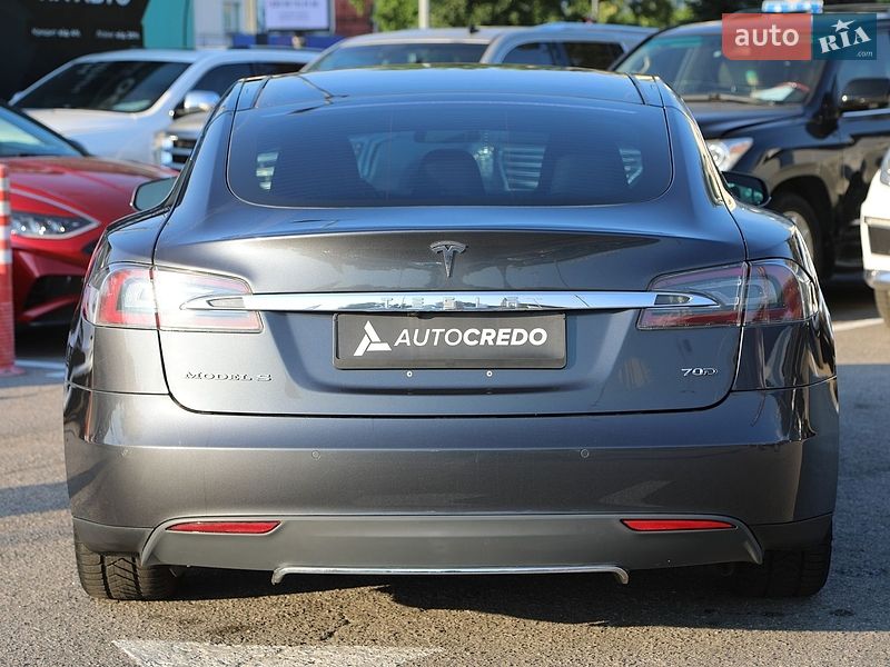 Лифтбек Tesla Model S 2015 в Харькове