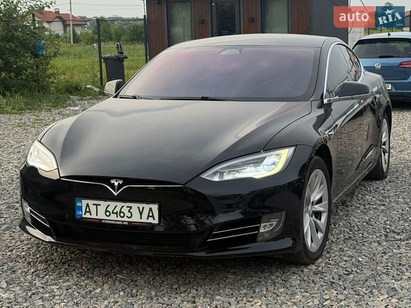 Лифтбек Tesla Model S 2017 в Ивано-Франковске