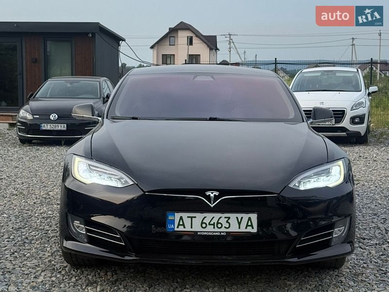 Лифтбек Tesla Model S 2017 в Ивано-Франковске