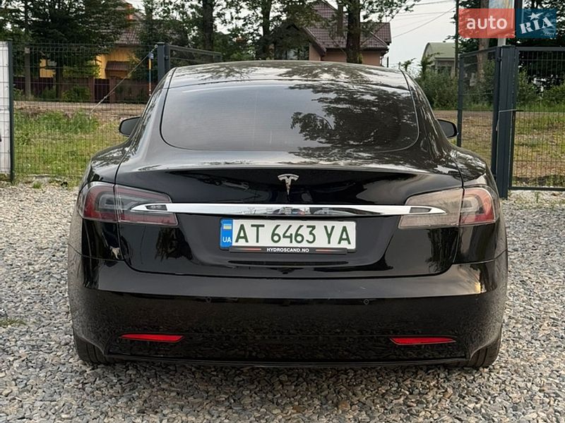 Лифтбек Tesla Model S 2017 в Ивано-Франковске