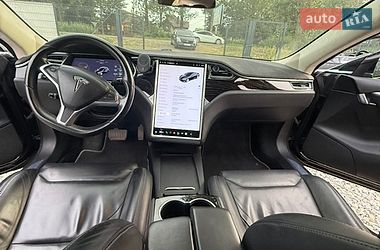 Лифтбек Tesla Model S 2017 в Ивано-Франковске