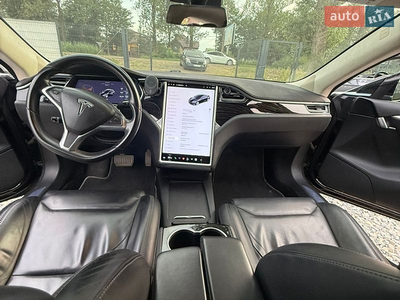 Лифтбек Tesla Model S 2017 в Ивано-Франковске