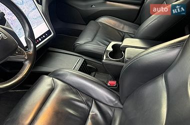 Лифтбек Tesla Model S 2017 в Ивано-Франковске