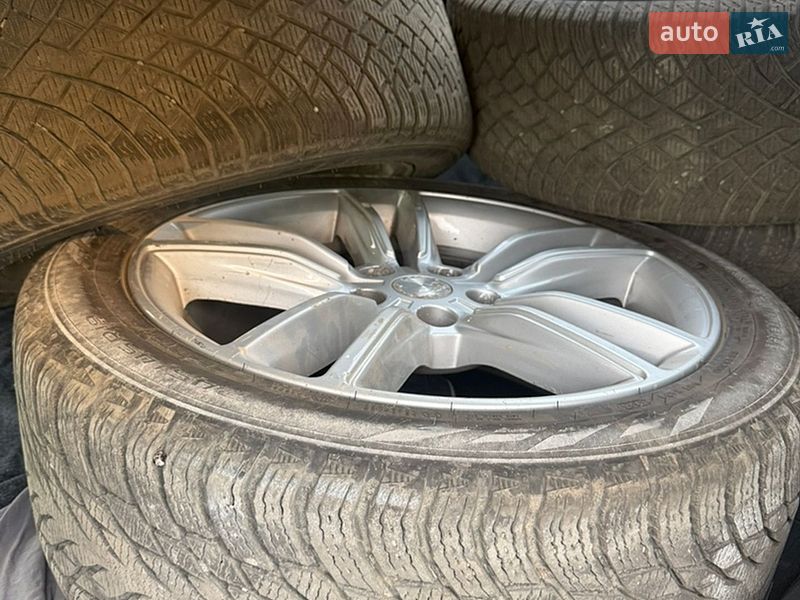 Лифтбек Tesla Model S 2017 в Ивано-Франковске