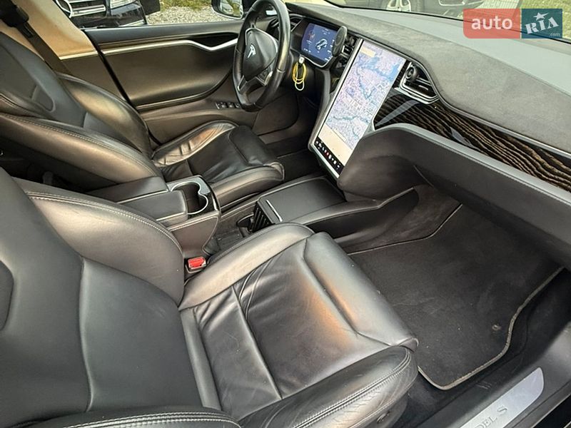 Лифтбек Tesla Model S 2017 в Ивано-Франковске