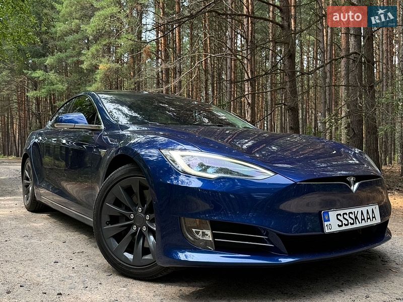 Лифтбек Tesla Model S 2016 в Киеве