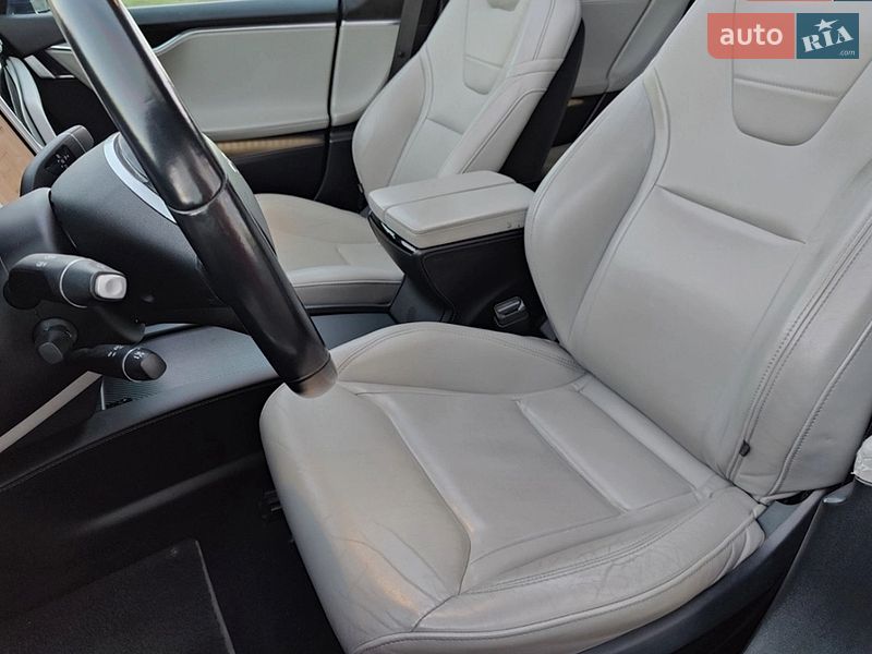 Лифтбек Tesla Model S 2016 в Киеве