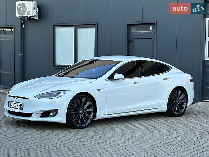 Лифтбек Tesla Model S 2016 в Мукачево