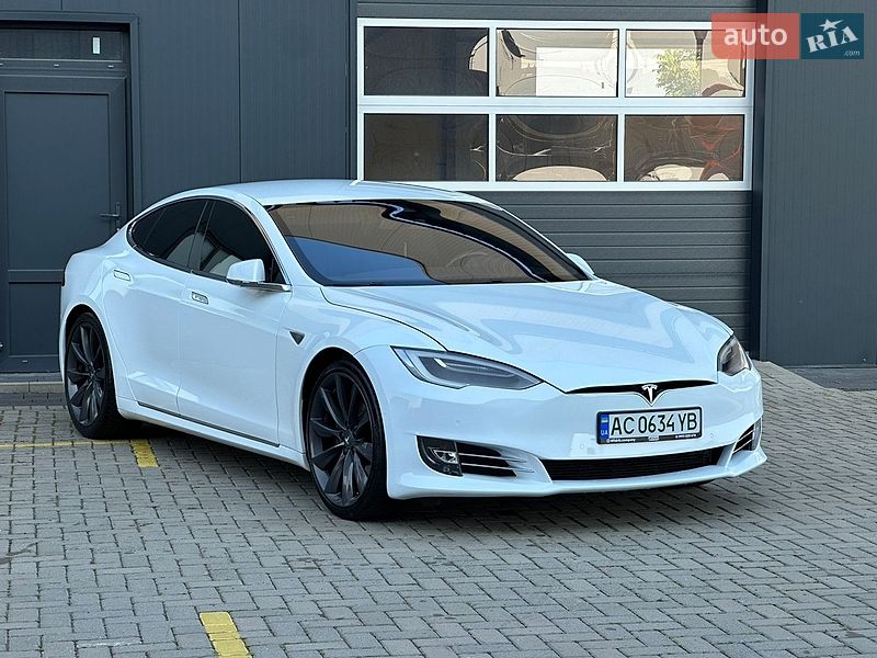 Лифтбек Tesla Model S 2016 в Мукачево
