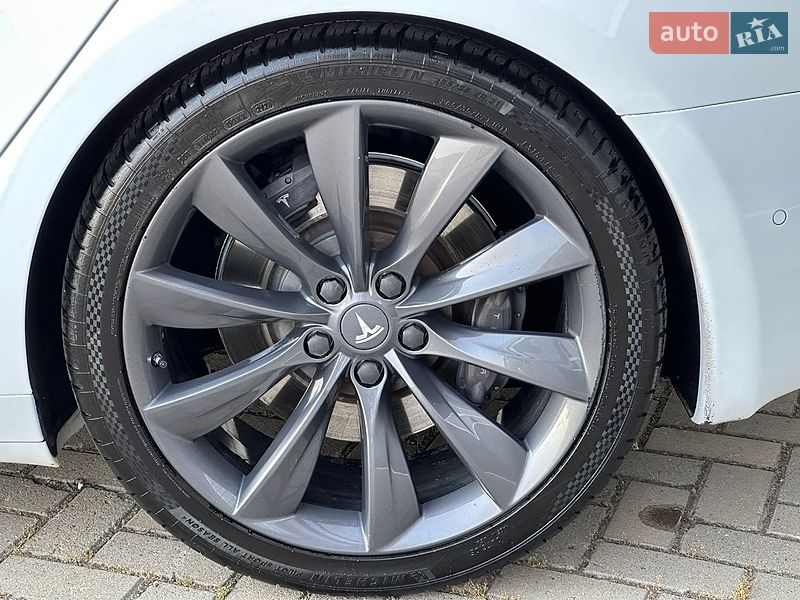 Лифтбек Tesla Model S 2016 в Мукачево