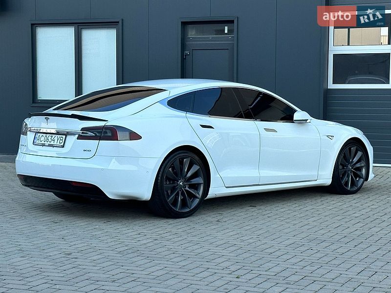 Лифтбек Tesla Model S 2016 в Мукачево