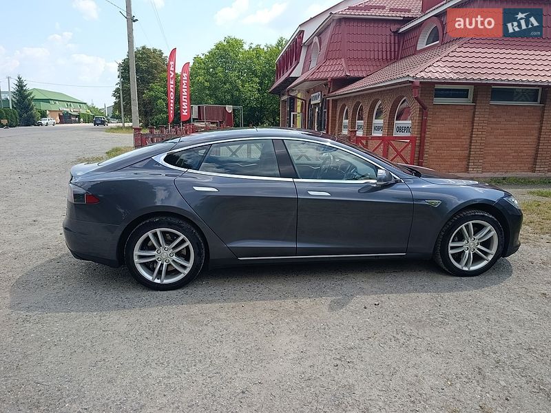 Ліфтбек Tesla Model S 2015 в Бучачі