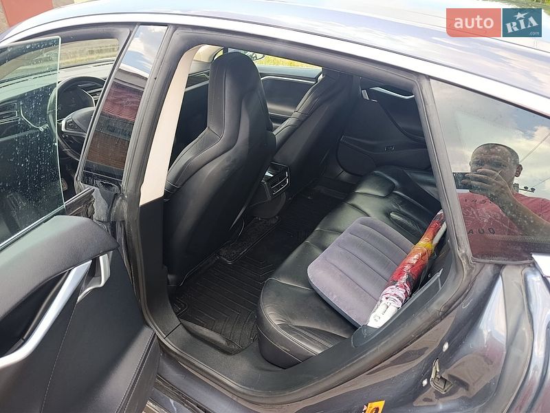 Ліфтбек Tesla Model S 2015 в Бучачі